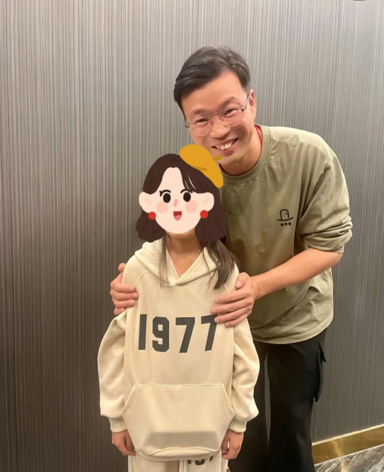 张钧甯|王迅与富婆聚会太开心！女方身材凹凸有致，气质不输明星张钧甯