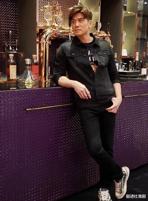 伍允龙|唐诗咏否认与伍允龙因拍摄《铁拳英雄》发展恋情，网友撮合：很有夫妻相