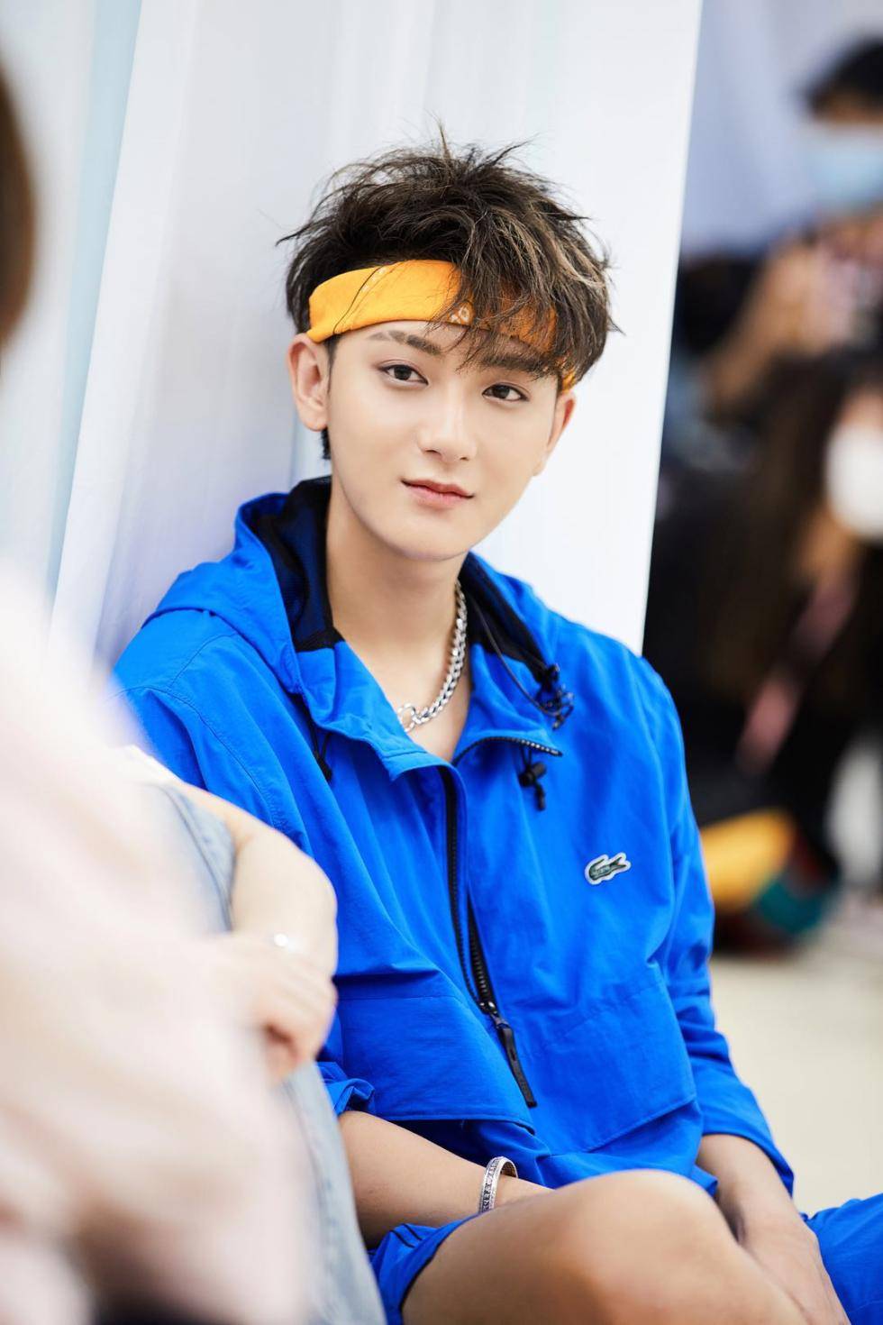 黄子韬|恋情实锤!黄子韬徐艺洋同过情人节,吃人均56元日料店模样接地气