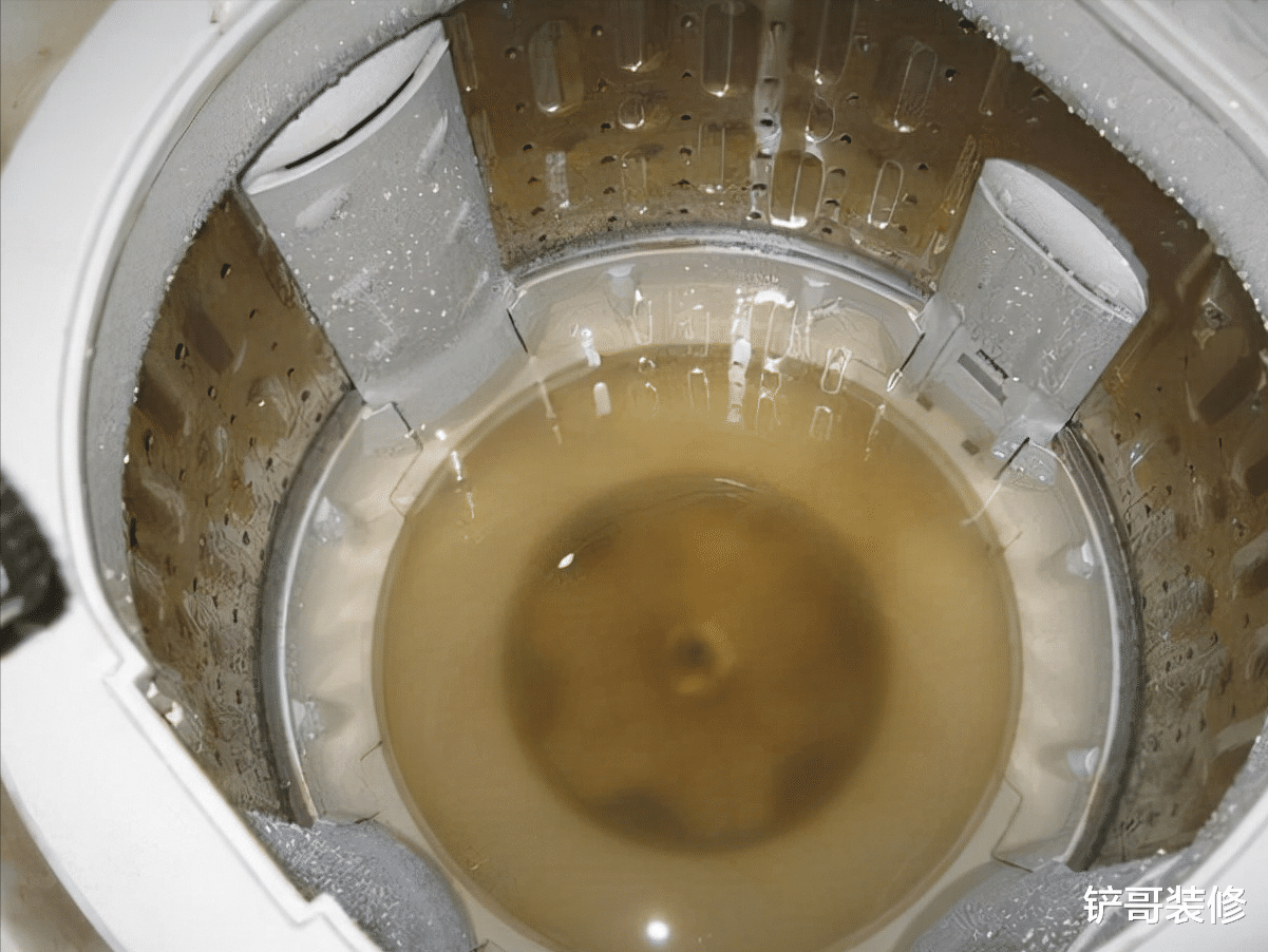 洗衣机3个月不清洁，衣服越洗越脏！教你2招，洗衣机干净又卫生
