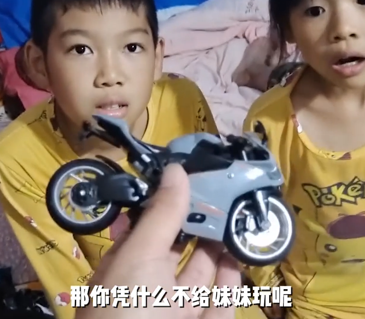 大琛:儿子记下支付密码,偷8000块买无人机,父亲教育遭网友指责!