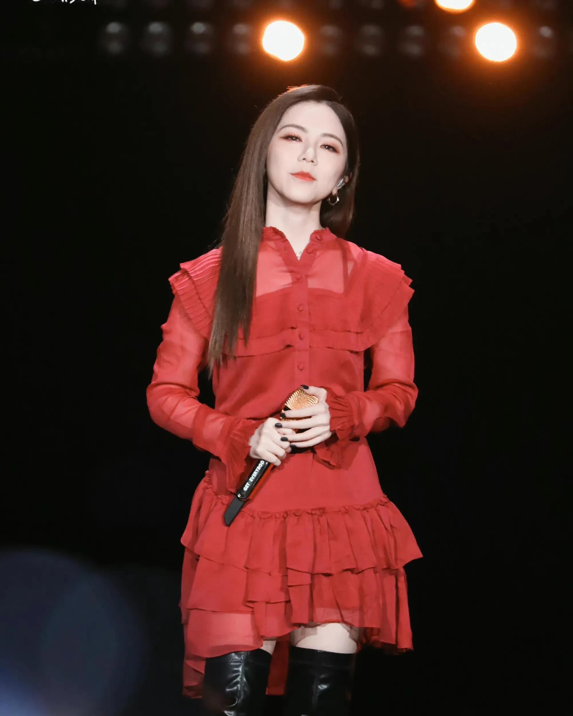 孙怡|卫视春晚彩排:赵丽颖邓紫棋大红色礼服养眼,龚俊四套古装超惊艳