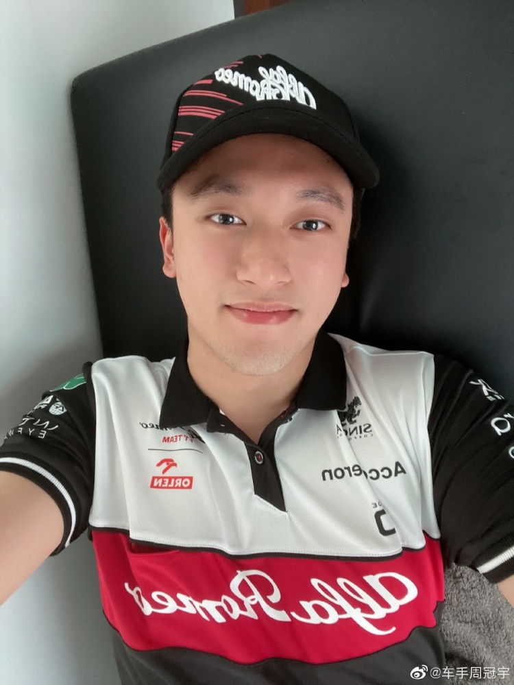 感谢Halo!F1周冠宇被撞翻车滑行百米,晒照报平安:生命大于赛车!