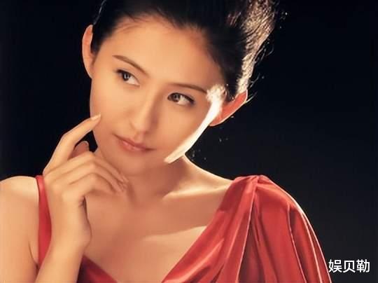 热依扎|热依扎获奖,新疆三美有点尴尬,杨幂杨颖也该加油努力了