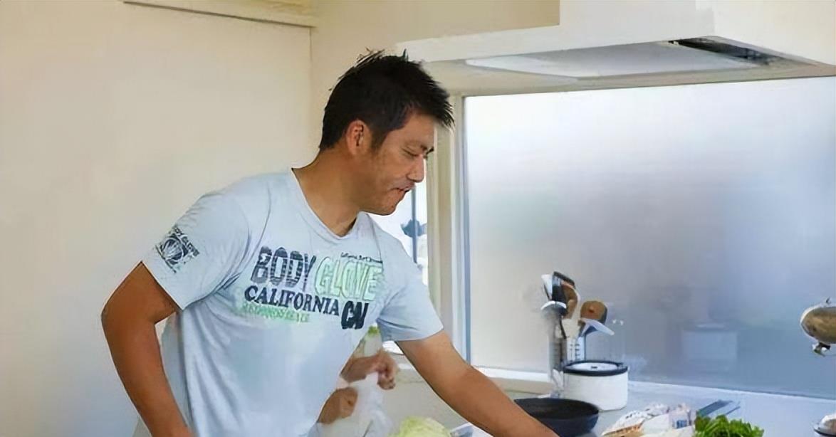 男保姆自述:伺候女雇主6年,不仅每月7000,临走还得15万感谢费