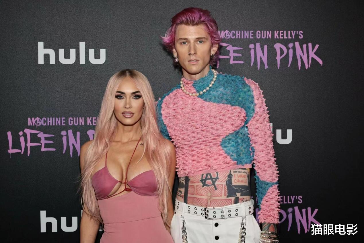 金·卡戴珊|梅根携未婚夫穿全身粉，短裙秀火辣身材，网友：可以去演芭比和肯