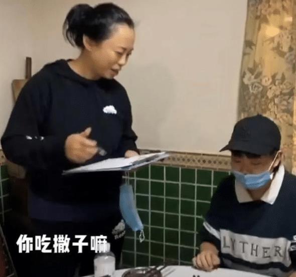 黄绮珊|53岁知名女星小餐馆当服务员：搞钱，是成年人最大的脸面