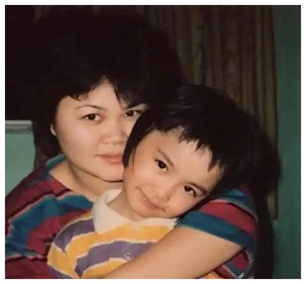 阿娇|“双面玉女”阿娇的幻灭史:外表清纯,内心疯狂,身边男人不断