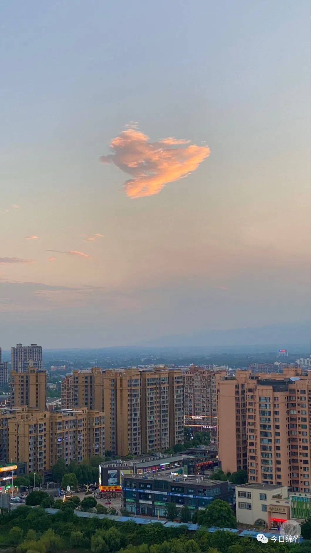 |创建天府旅游名县|九月你好!我们用30朵云,和绵竹的夏天告别