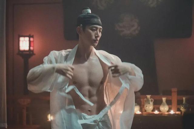 明星|他俩恋情曝光冲上热搜？他到底凭什么