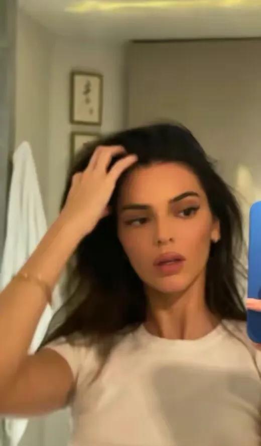 短发 Jessi厚唇被骂怪物、辛芷蕾三瓣唇、肯豆唇肿似蜂蛰,填充失败?