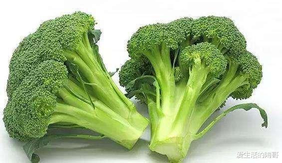 胶原蛋白|女人40岁后,不管有钱没钱,建议多吃这4样,脸色红润,显年轻