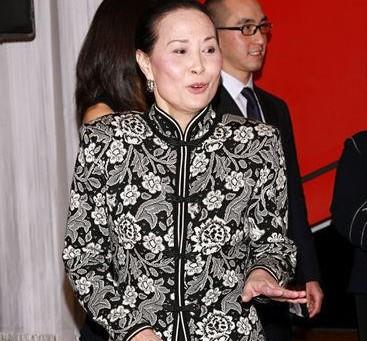 何猷龙|真正好命的香港豪门儿媳，只生一女便封肚，富豪老公恋家无绯闻