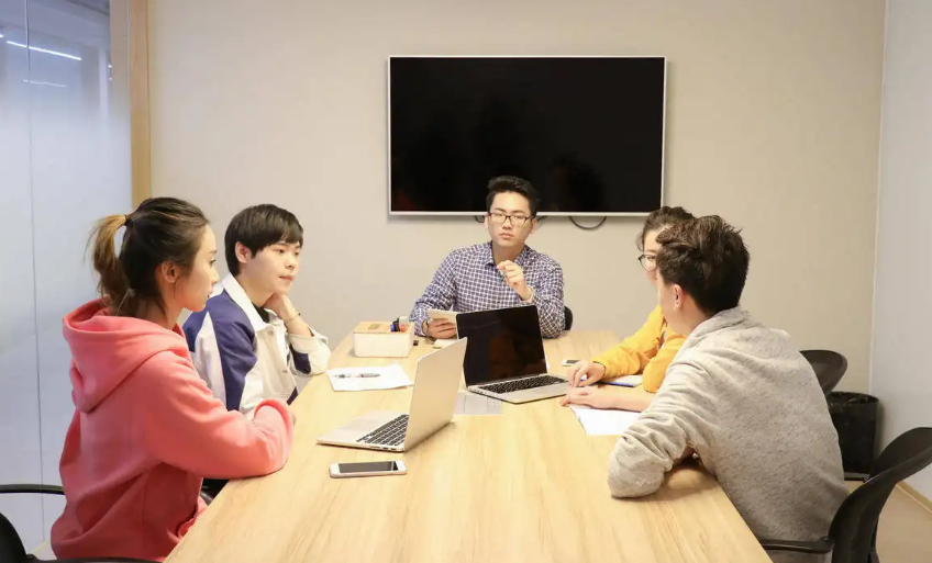 |混迹职场多年才明白,具备这三种能力的人,不讨好领导也能被重用