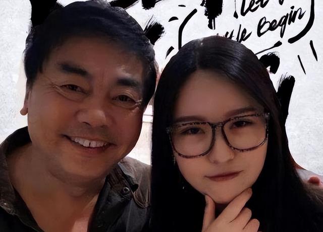 李靖飞|陆树铭去世后,张飞扮演者李靖飞瘫痪在床,其女儿代父送上花圈