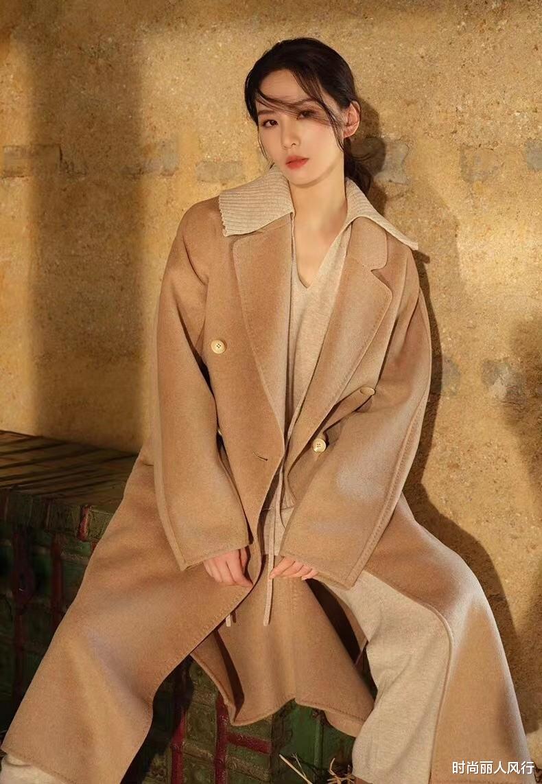 刘诗诗|刘诗诗私下哪有女明星样！穿防晒衣聚餐外八字走路像大爷，超随性