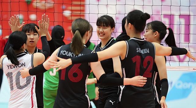 女排|3-0！女排亚锦赛四强诞生：中国女排高居第一，日韩提前相遇
