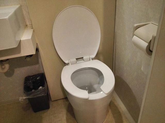 卫生间不用时,门是打开还是关上,不少人做错,难怪家里有臭味