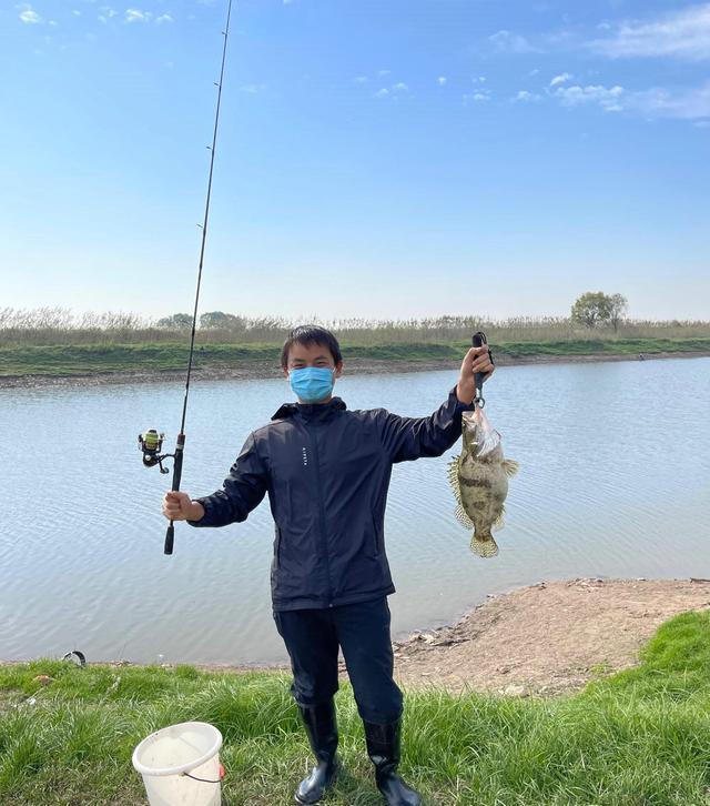 长江鲟|判1年罚1万！重庆男子钓起长江鲟后拒不放生，随后被身边人举报