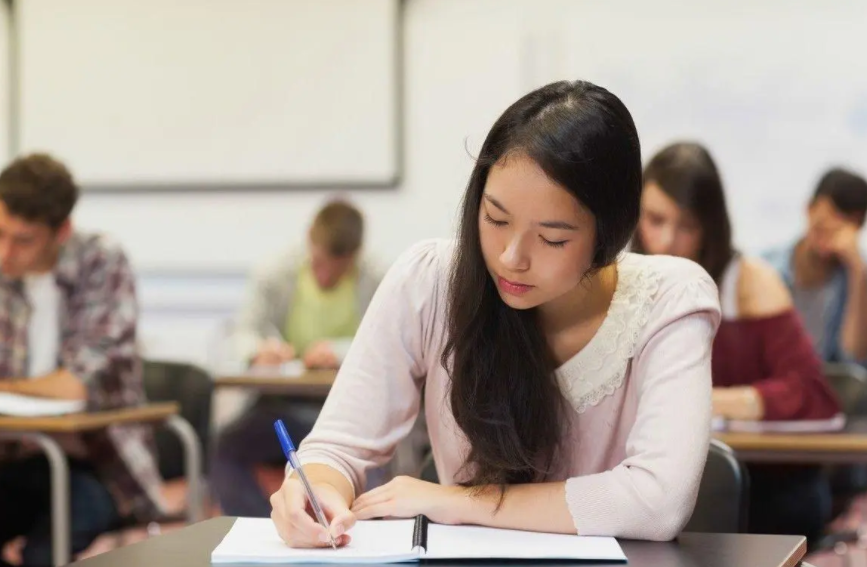 大学|大学最爱挂科的四个专业，堪称“熬夜大户”，找工作却很轻松