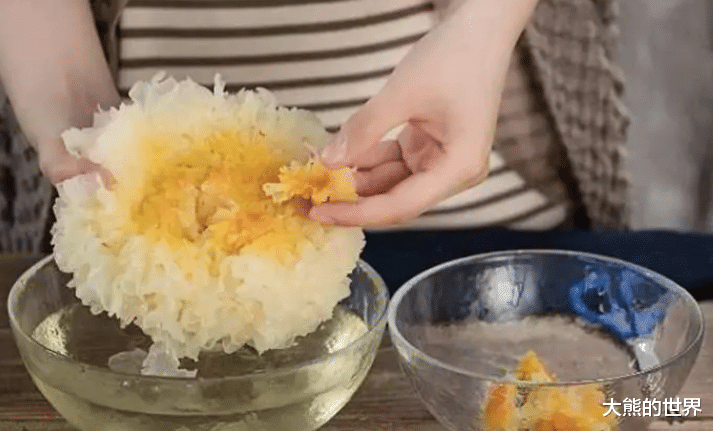 银耳|女人想要“老得慢”！建议：30岁后，常吃这5样，气色好显年轻