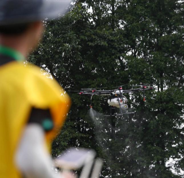 新加坡|探秘丨实习期高达九千的无人机飞手是个啥职业？