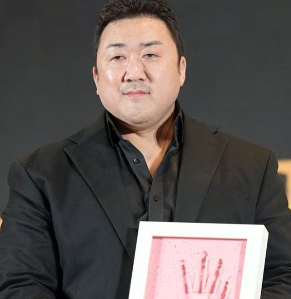 马东锡|宠溺地把爱人介绍给朱莉!马东锡好疼爱老婆,这样的爱情令人向往