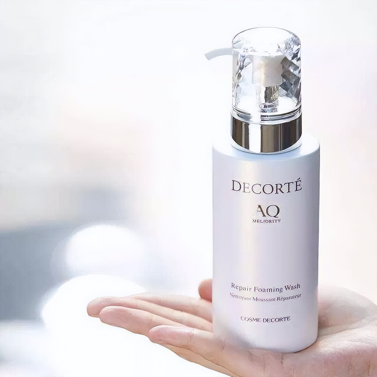 洗面奶 温和亲肤的洗面奶，超级好用的，深层清洁毛孔