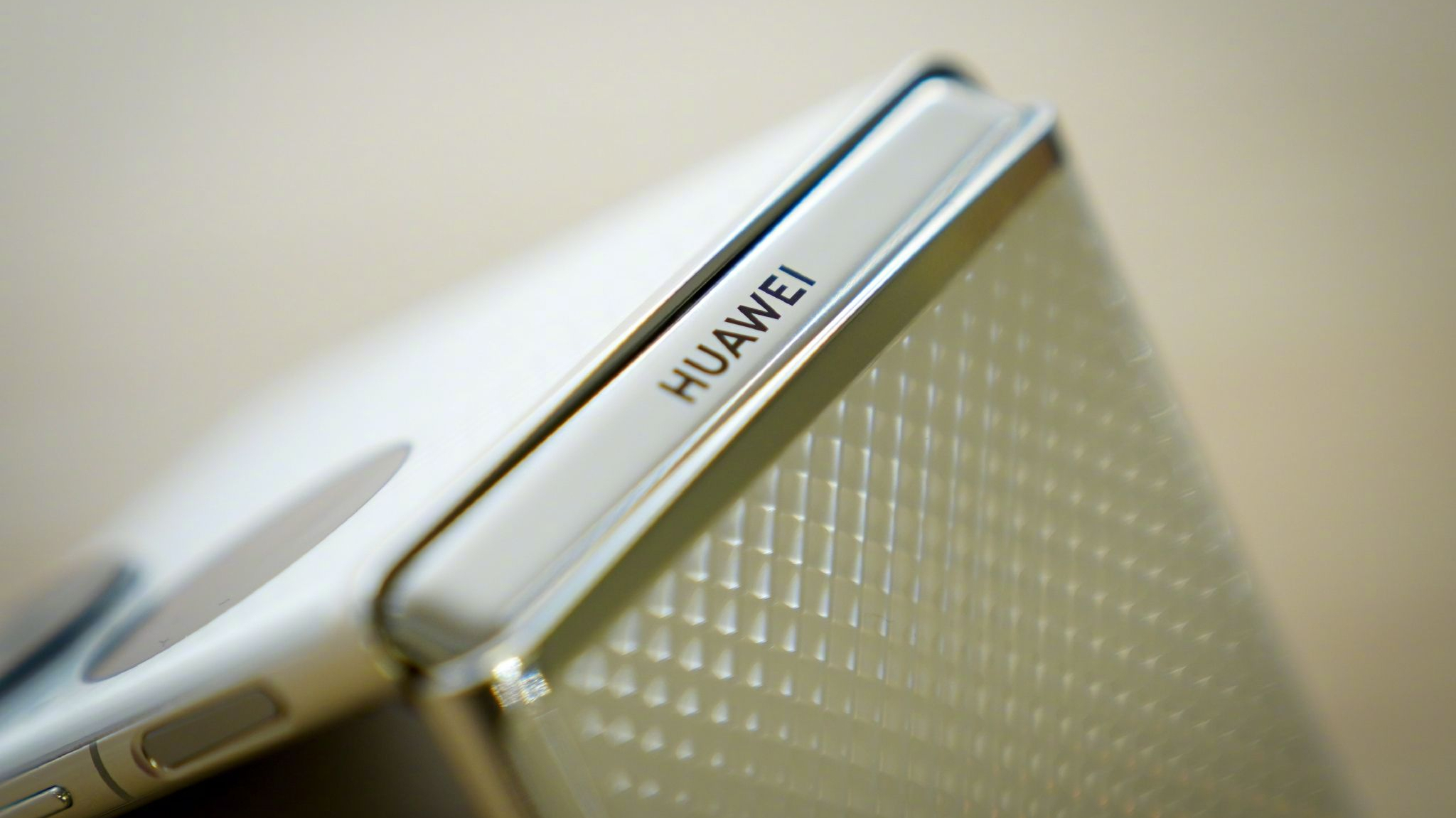 聯想|華為新機曝光：鴻蒙OS3.0系統+100W快充，頂配版售價僅4299元