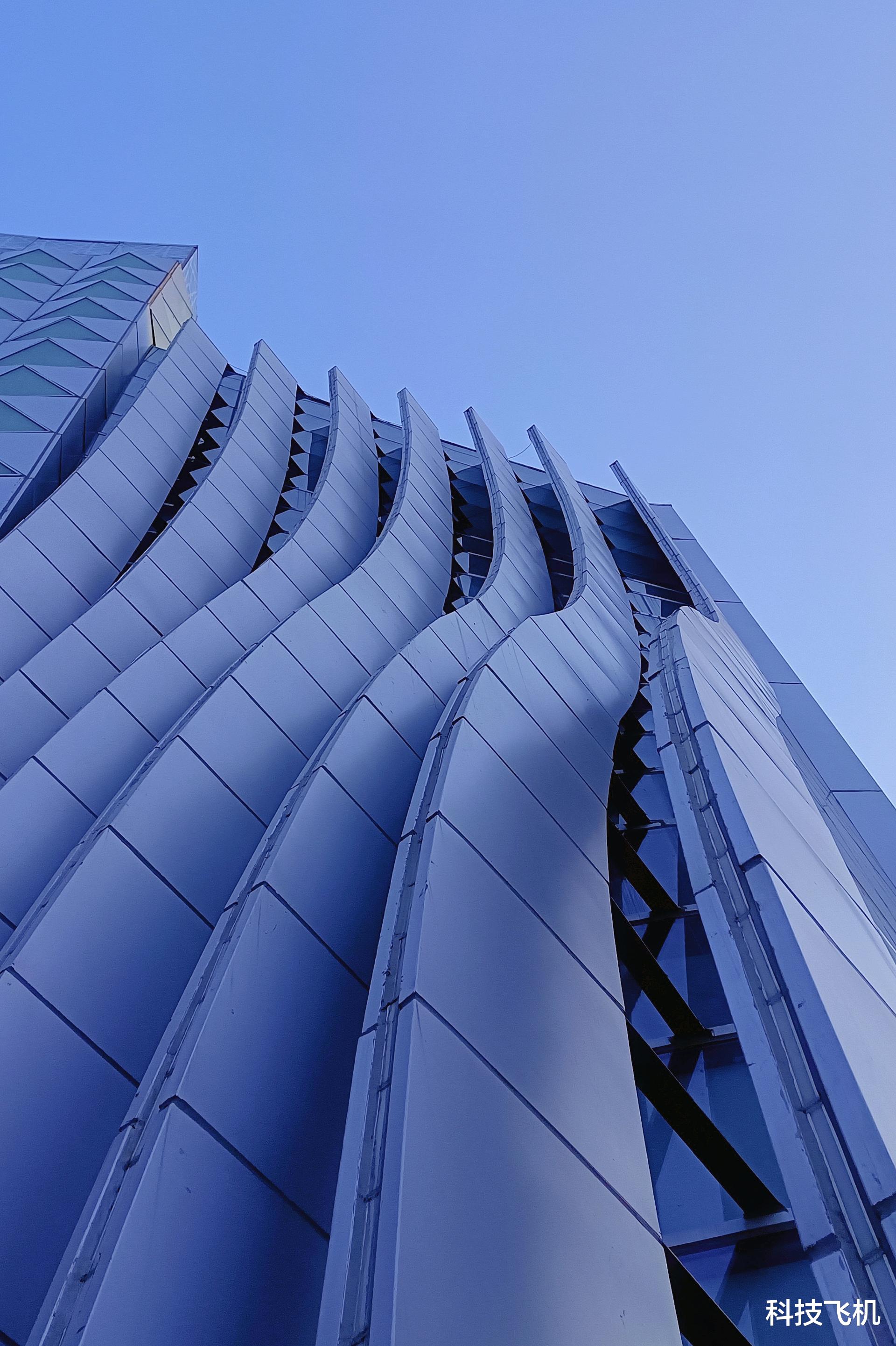 荣耀|同价位天花板配置，120Hz高刷曲面屏，或成为开年最好看的机器