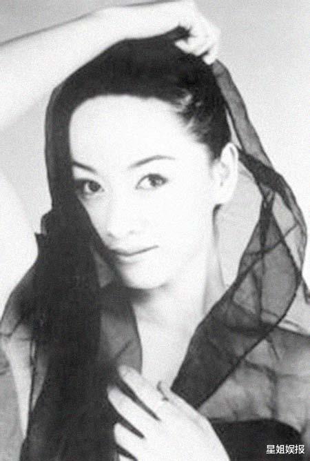 香妃|曾和老板订婚获力捧，在《风流才子纪晓岚》演过香妃，26岁退圈！