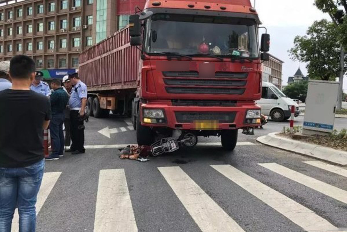 从手持镜到“全景航拍”,细数卡车“补盲”路上的那点事儿
