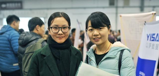 “贡品我们已经吃腻了”,看了墓地保安薪资后,网友表示慕了!