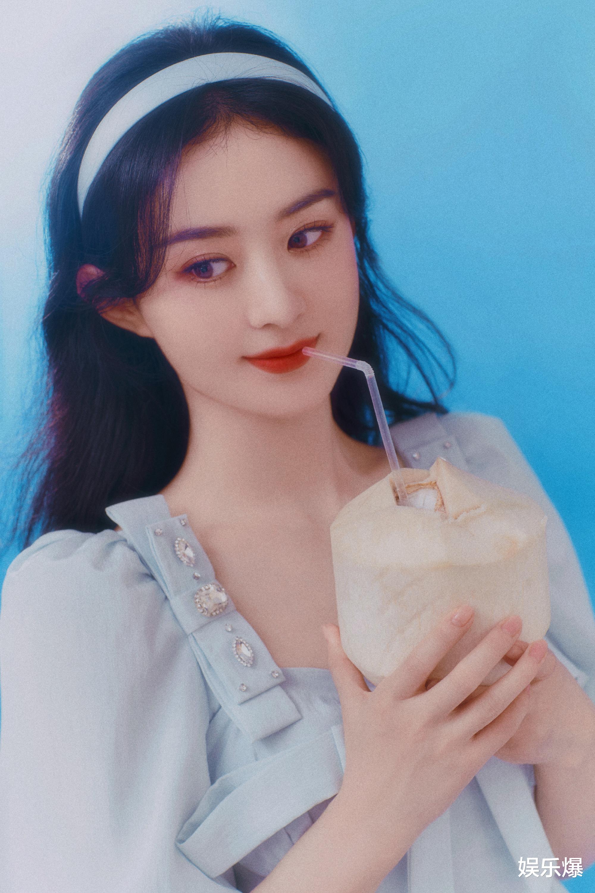 赵丽颖|赵丽颖久违直播营业,穿公主裙化身在逃公主,状态良好获称赞