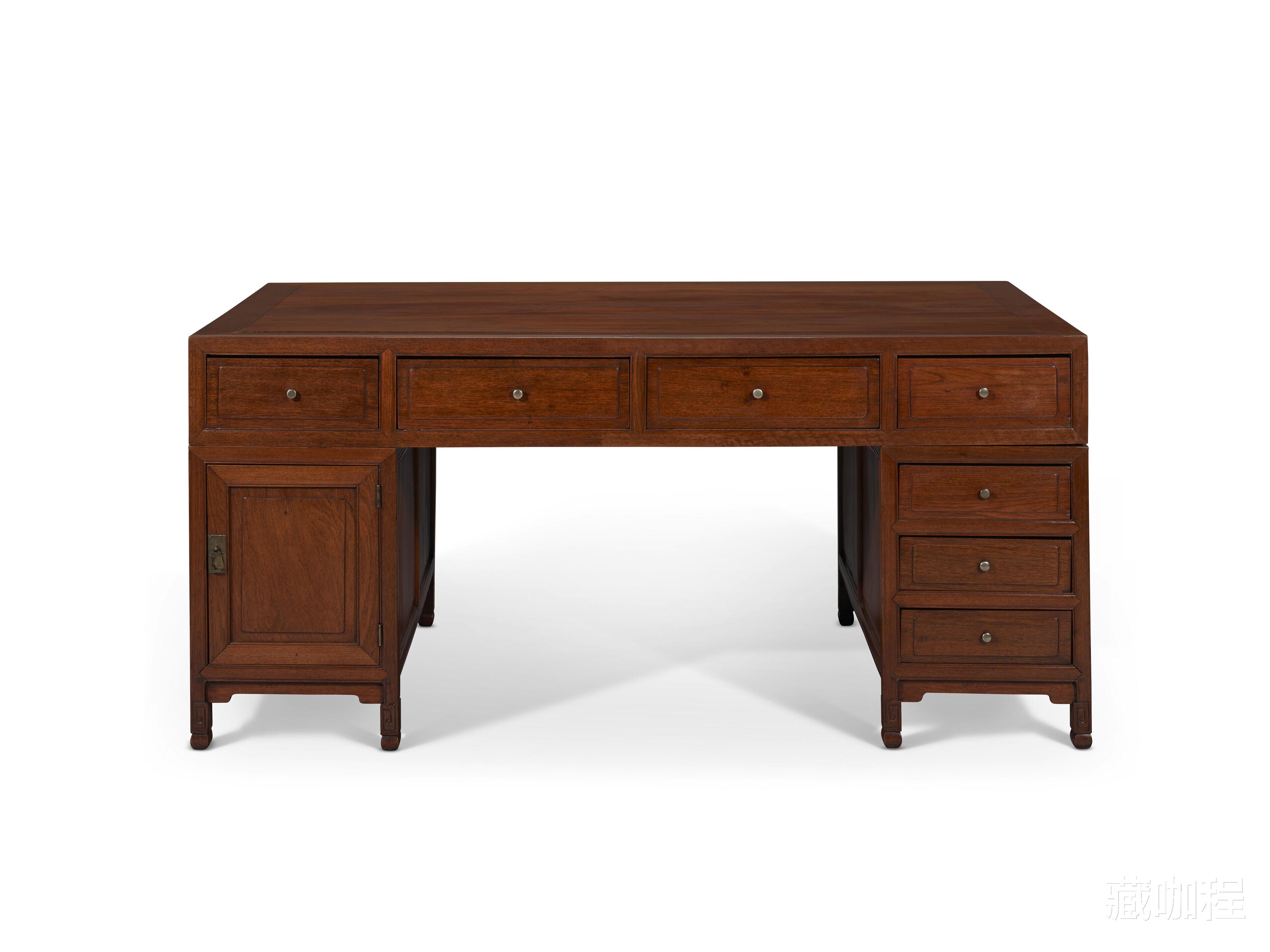 |形制一明一清，纽约春拍黄花梨书案和书桌