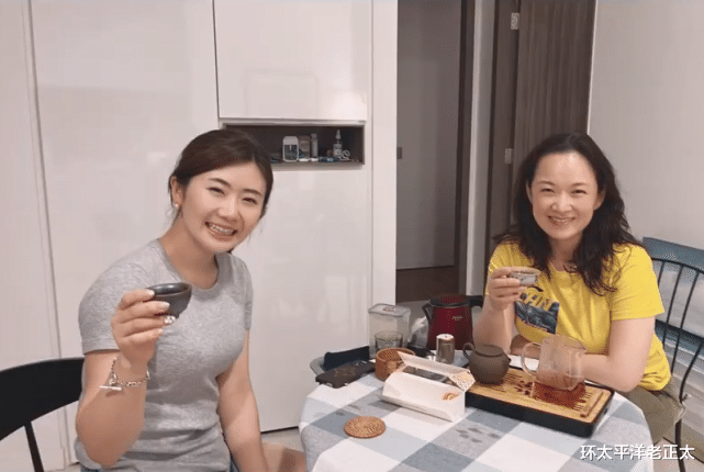 福原爱|福原爱晒精致生活！美腿+刘诗雯签名球衣抢镜，喝中国茶表白中国