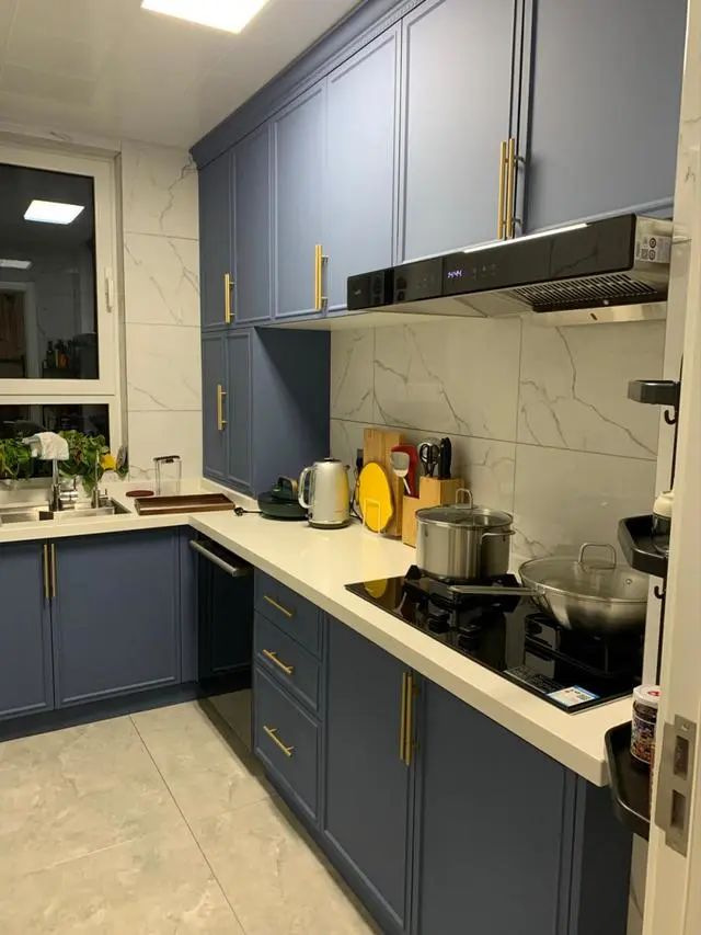 最顶层新房,地面铺木地板,客厅不做电视墙,颜值高,很舒适!