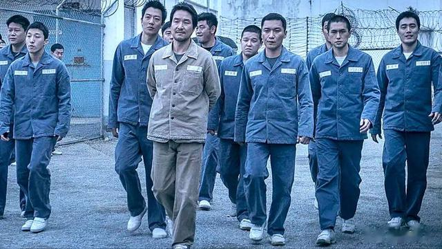 山西黑老大敛财12亿,7次减刑,出狱时致高速堵路,却遭妻子举报