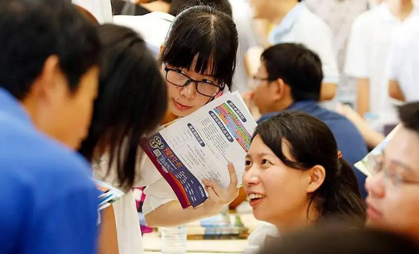 大学|这4个大学专业，家里没有资源的不要碰，找工作是真的费劲