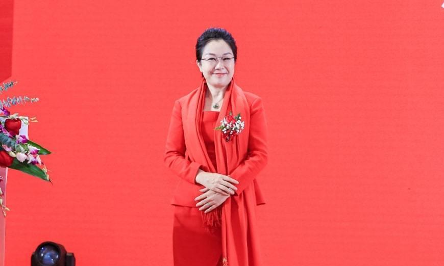 河南南阳新晋“女首富”王馨,16岁辍学打工,如今身价122亿