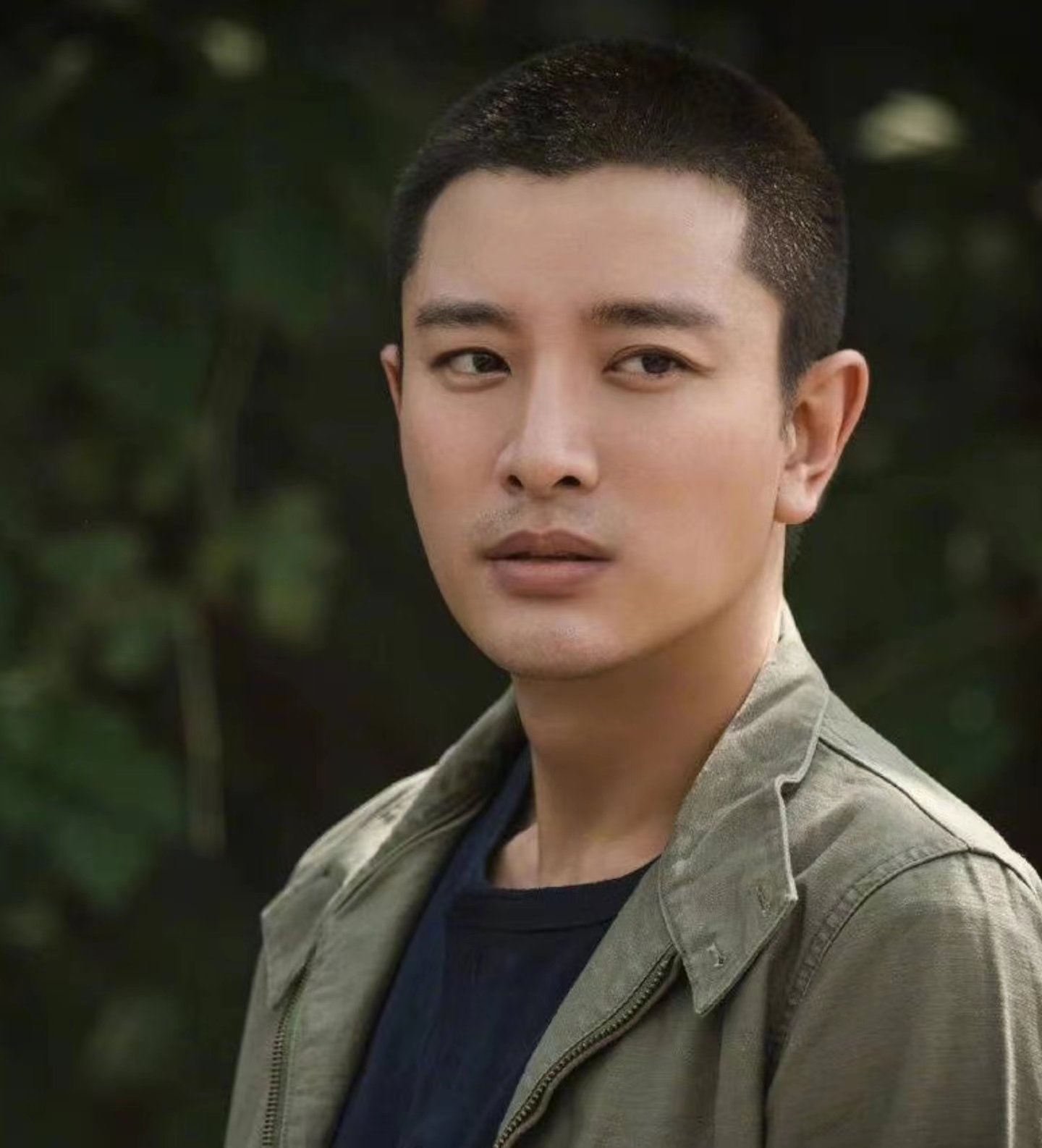 贾乃亮|贾乃亮姐姐发文心疼弟弟，说他是老实人，分辨罗敏对他考验太大了