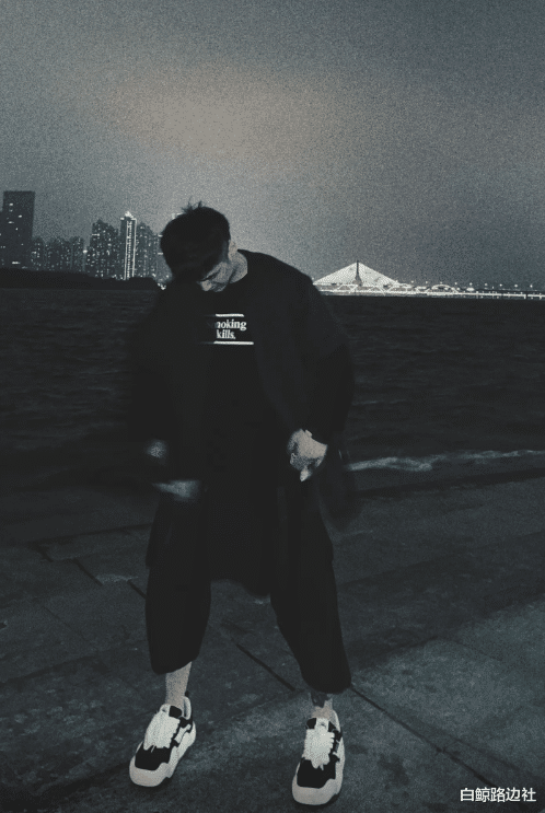 蒋劲夫|31岁蒋劲夫为自己下厨庆生！菜肴丰盛厨艺获赞，打扮时尚帅气依旧