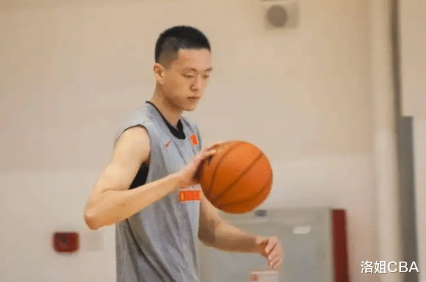 张镇麟|CBA三消息：上海小将临危受命，周琦17分憾输球，张镇麟提升效率