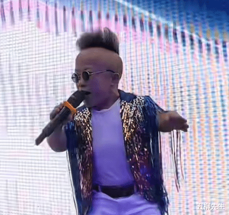 四川省|一路走好！31岁90厘米杂耍艺人矮哥因病去世，2天前还在商演