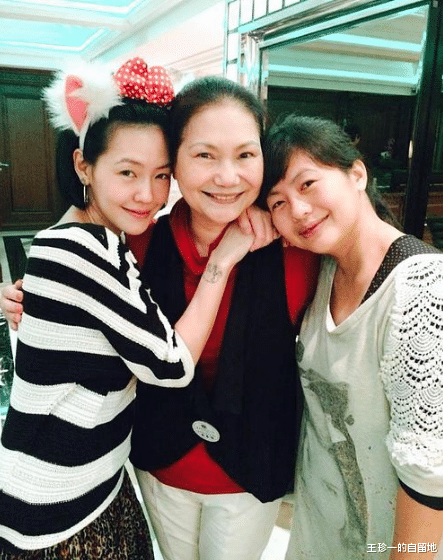 大S|大S妈妈黄春梅:原谅出轨丈夫,辛苦养大3个女儿,我是女儿的靠山