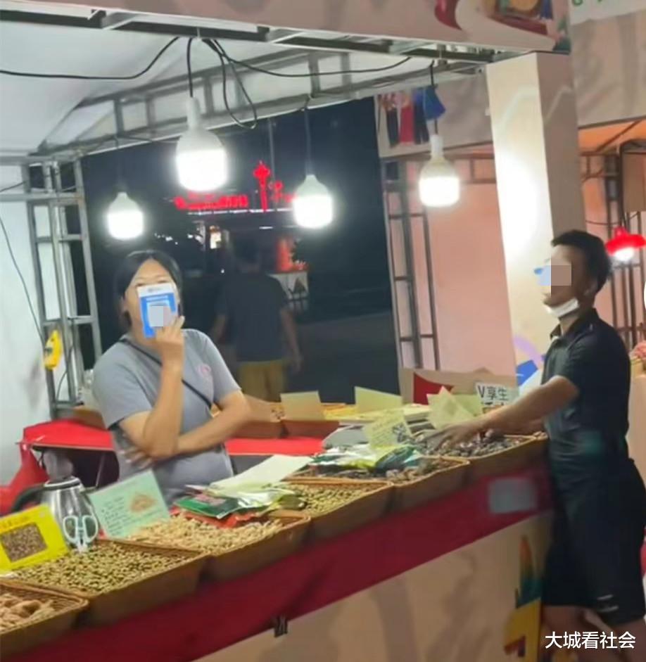 桌底下偷加东西?广东一女子挑了几两药材,老板切出1斤半的重量