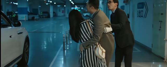 同样被骚扰,女人可以光明正大地告,而男人就要遮掩,这剧太真实