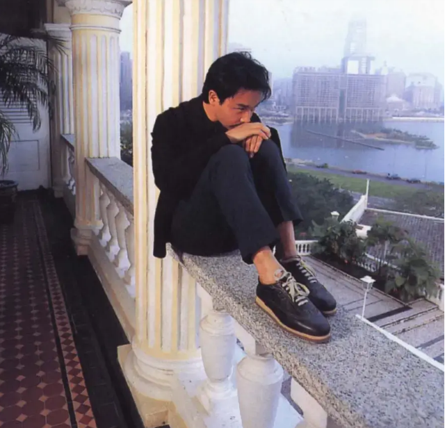 张元英|张国荣才46岁，正处在人生的巅峰时刻，为何从24楼一跃而下？