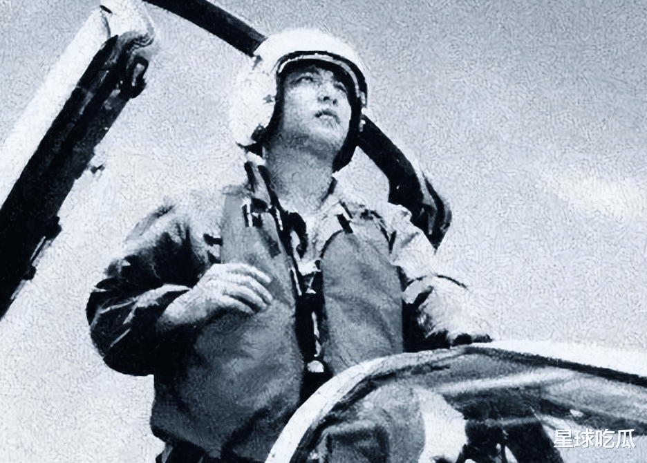 鲜花|王伟烈士墓前这十大照片 让所有国人泪目:我们从未忘记他!