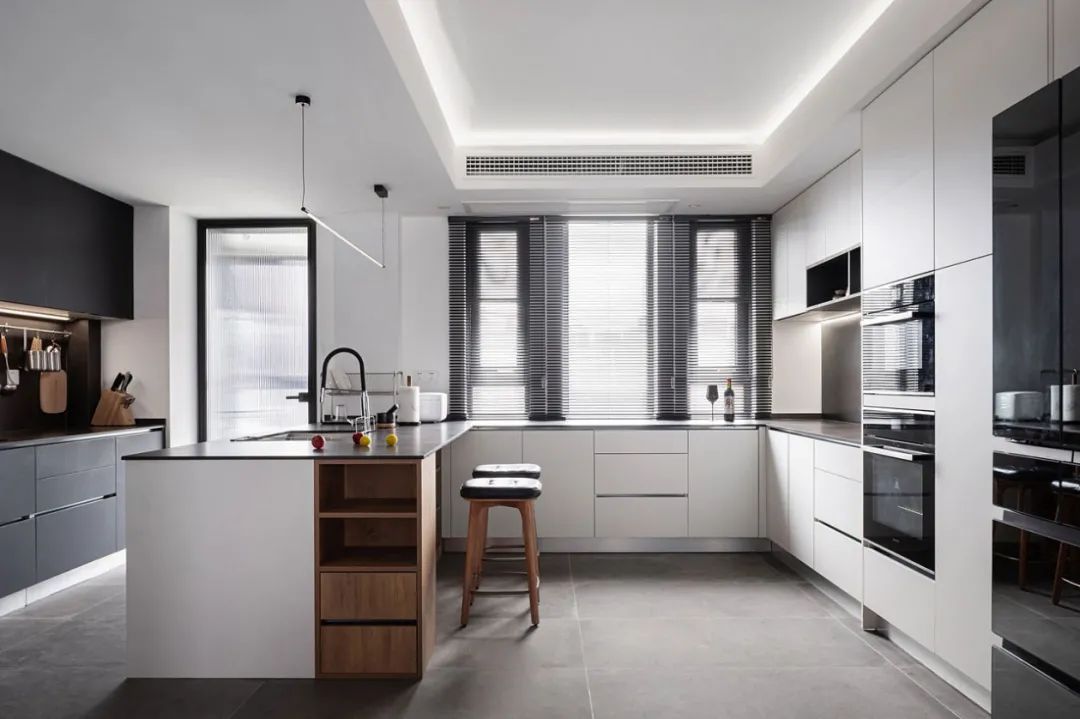 打掉墙体、引光入室:这个130m2混搭小两房,越看越高级!